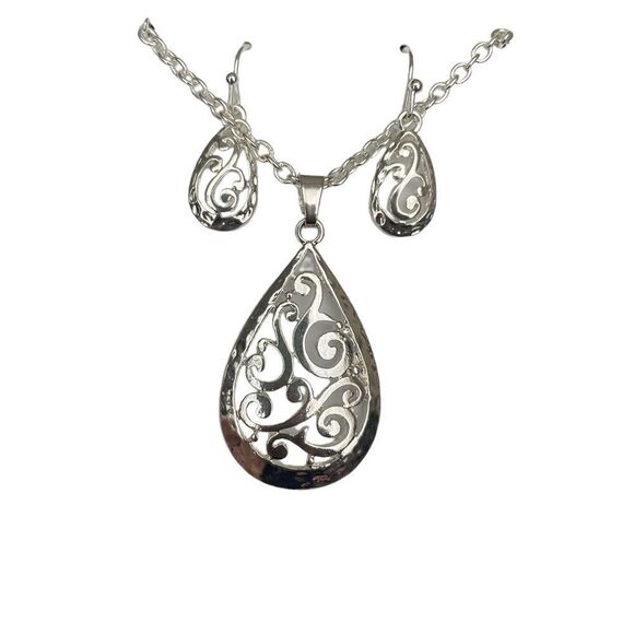 SILVERTONE SWIRL 3 pc NECKLACE SET - Picture 1 of 3
